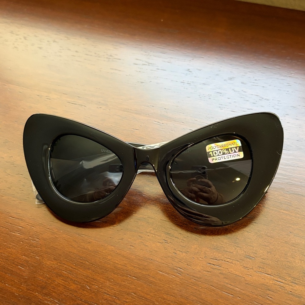 Retro Black Mod Super Trendy Women's Fashion Cat Eye Sunglasses 100% UV Protec
